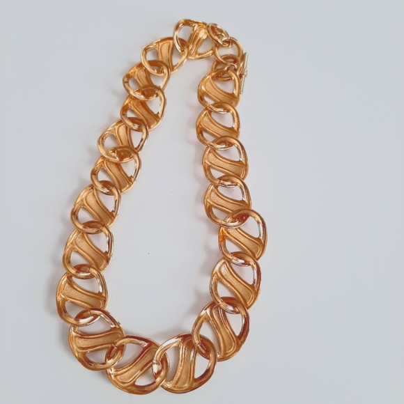 Beautiful Ladies Necklace - Picture 3 of 4